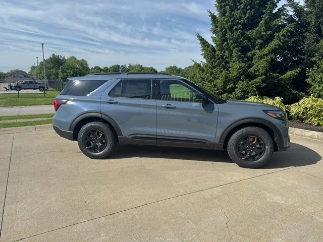 New 2026 Vapor Blue Metallic Ford Tremor® image 3