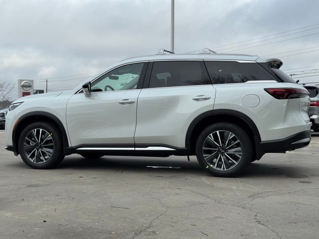 New 2026 RADIANT WHITE INFINITI Luxe FWD image 4