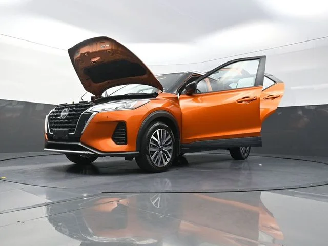 Used 2022 Orange Nissan SV image 31