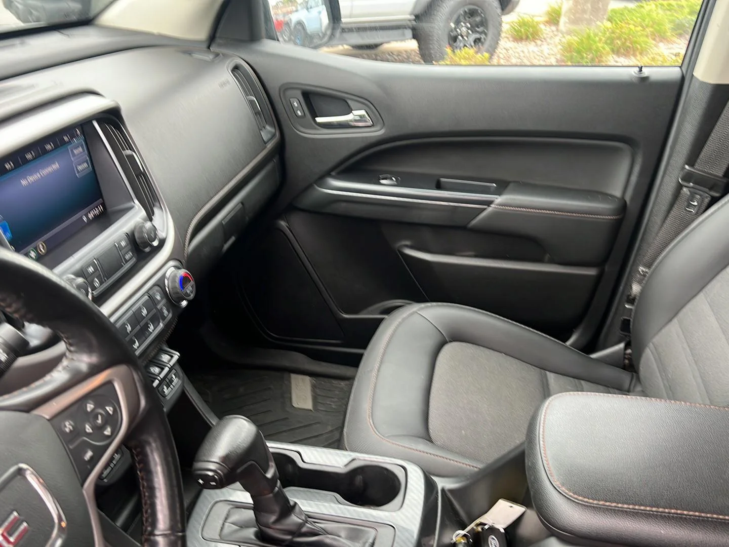 Used 2021 Onyx Black GMC 4WD AT4 w/Cloth image 18