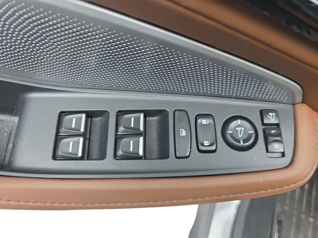 Certified Used 2025 Liquid Carbon Metallic Acura Technology Package image 21