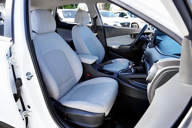 Used 2023 White Hyundai SEL image 11