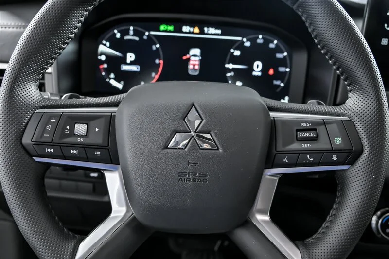 2025 Mitsubishi Outlander SE - Photo 18