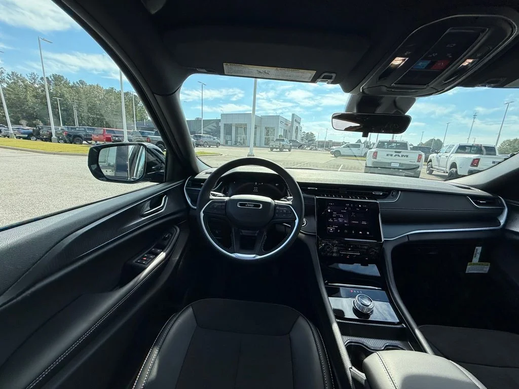 2025 Jeep Grand Cherokee Altitude - Photo 13