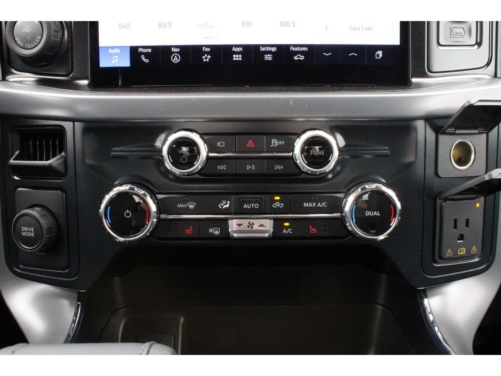 New 2026 Oxford White Ford XLT image 9