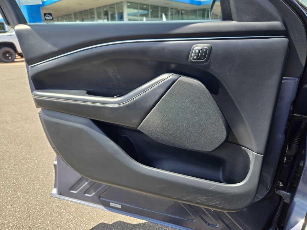 Used 2021 Blue Ford Select image 13