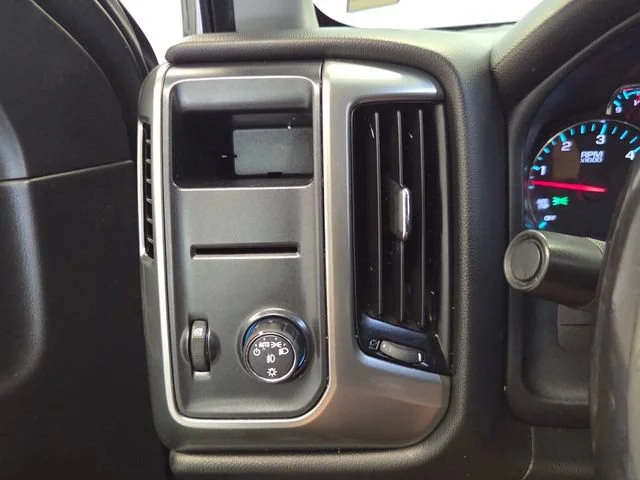 Used 2018 GRAPHITE METALLIC Chevrolet LT image 29