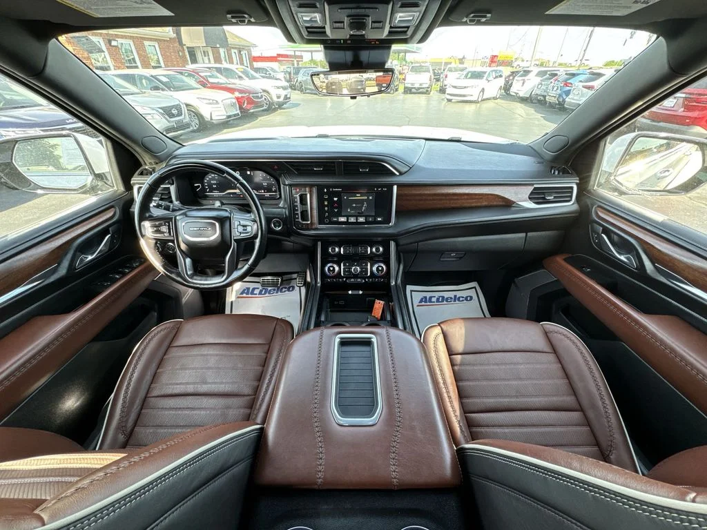 Used 2023 White GMC Denali Ultimate image 21