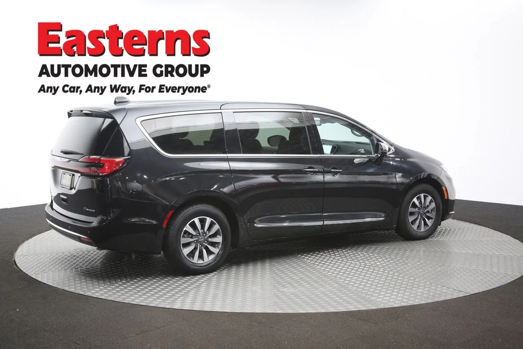 Used 2023 Black Chrysler Limited image 46