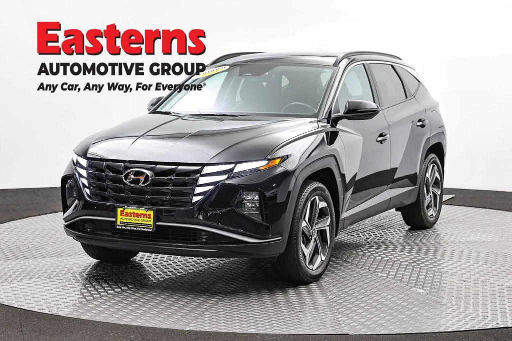 Used 2023 Black Hyundai SEL image 1