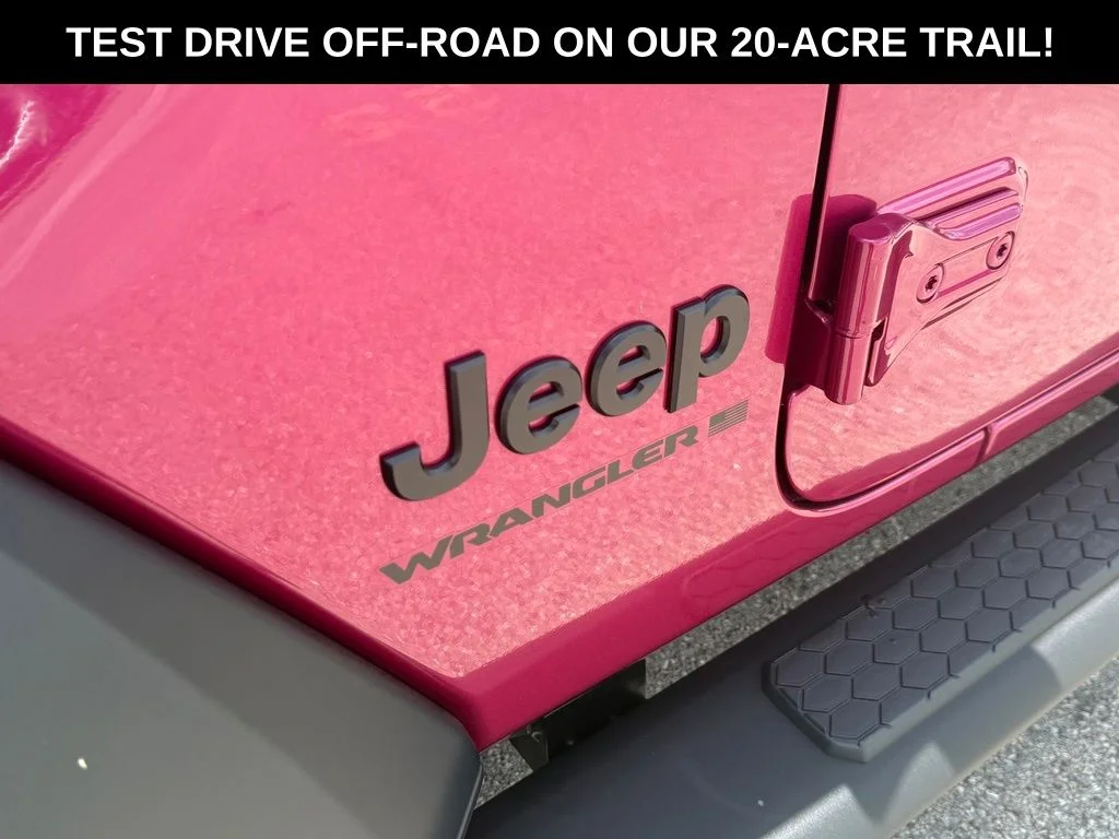 New 2026 Tuscadero Pearlcoat Jeep Sport image 32