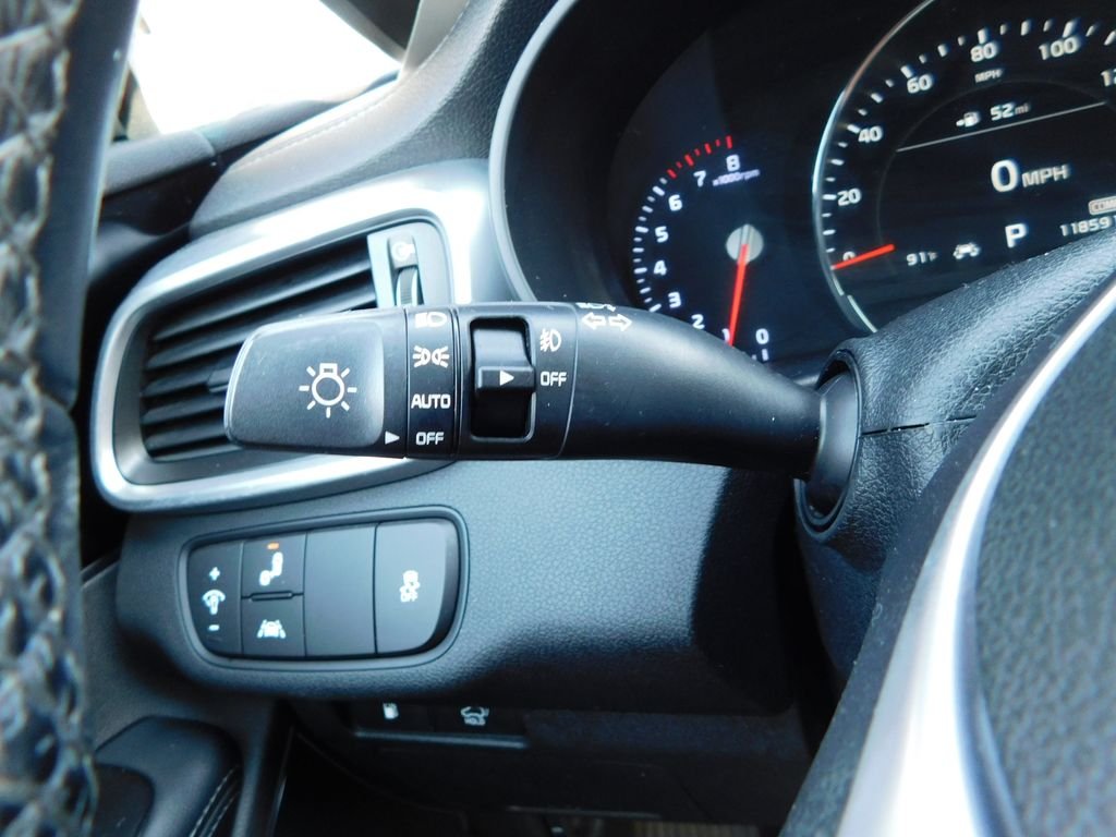 Used 2020 White Kia SX image 33