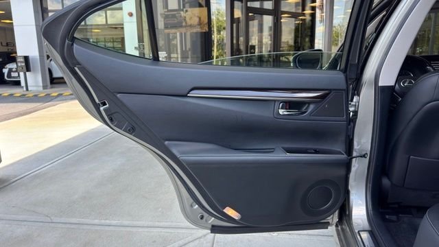 Used 2017 Atomic Silver Lexus 300h image 17
