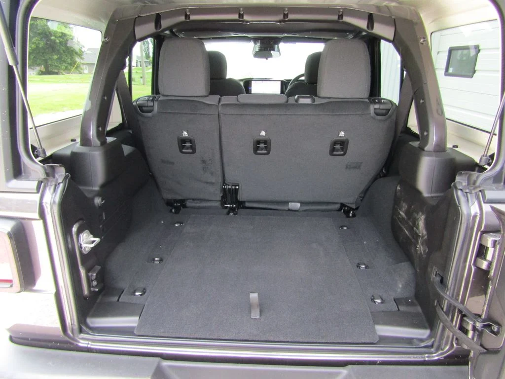 New 2026 granite crystal metallic clearcoat Jeep Sport RHD image 24