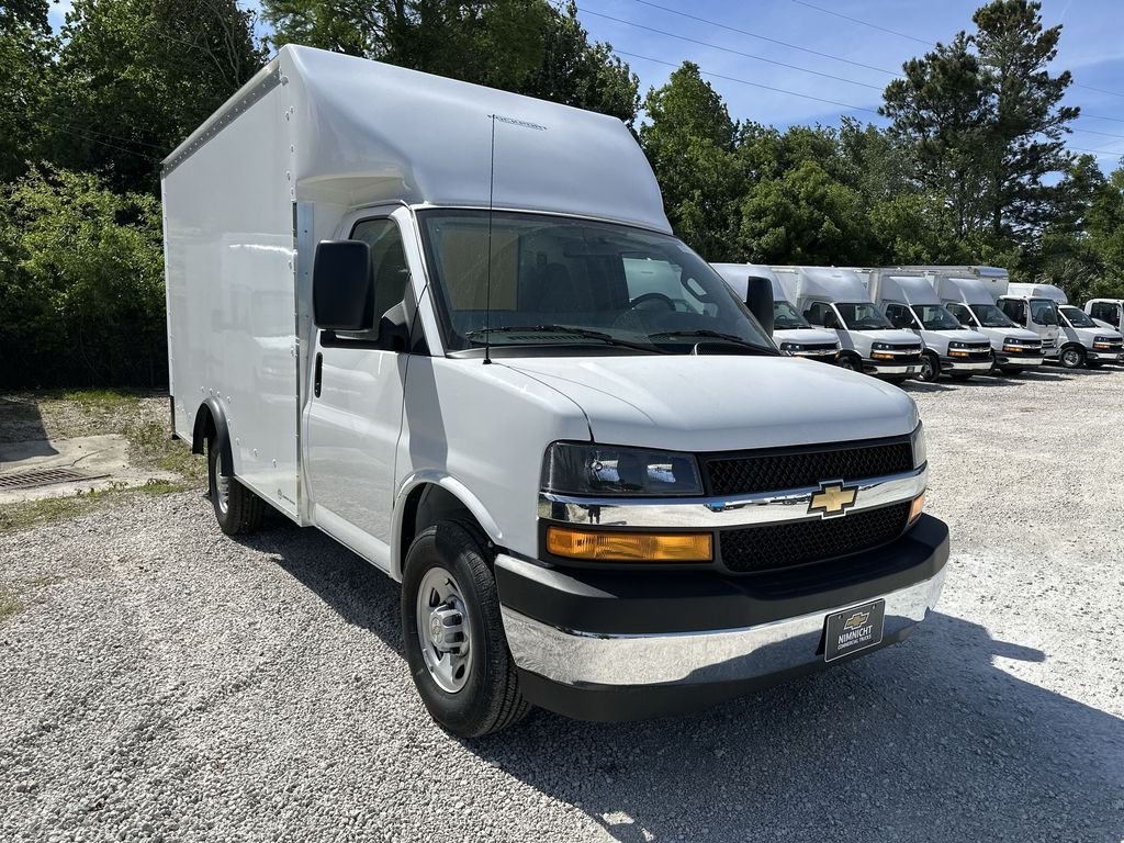New 2025 Summit White Chevrolet 1WT image 10