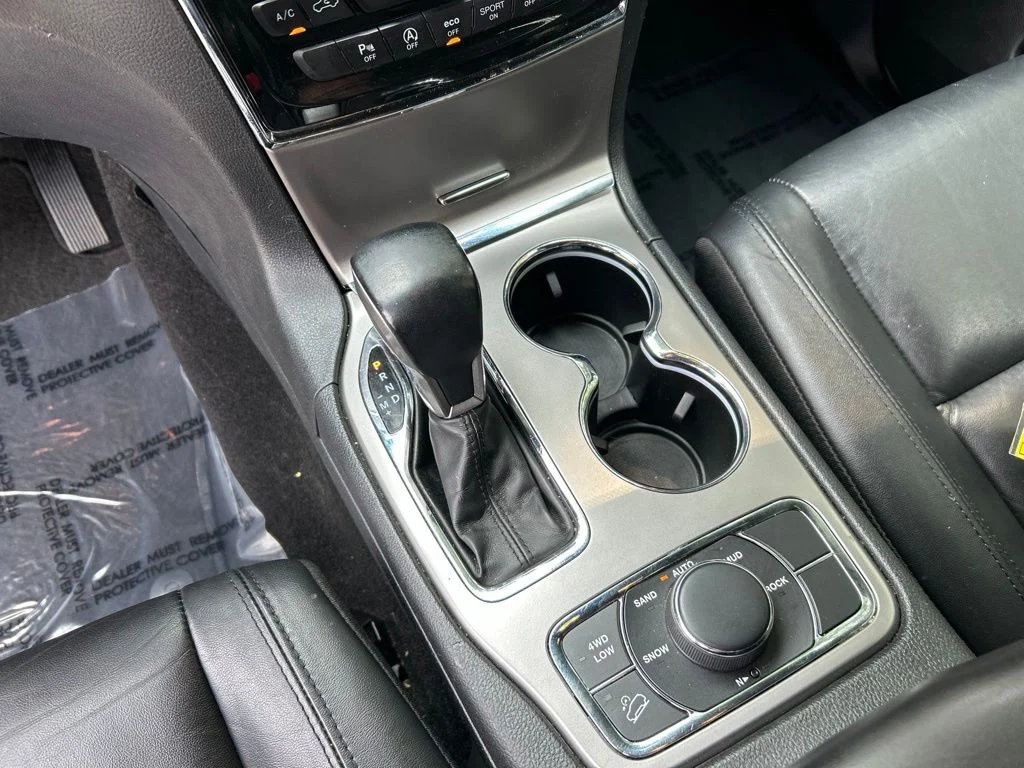 Used 2022 White Jeep Limited image 18
