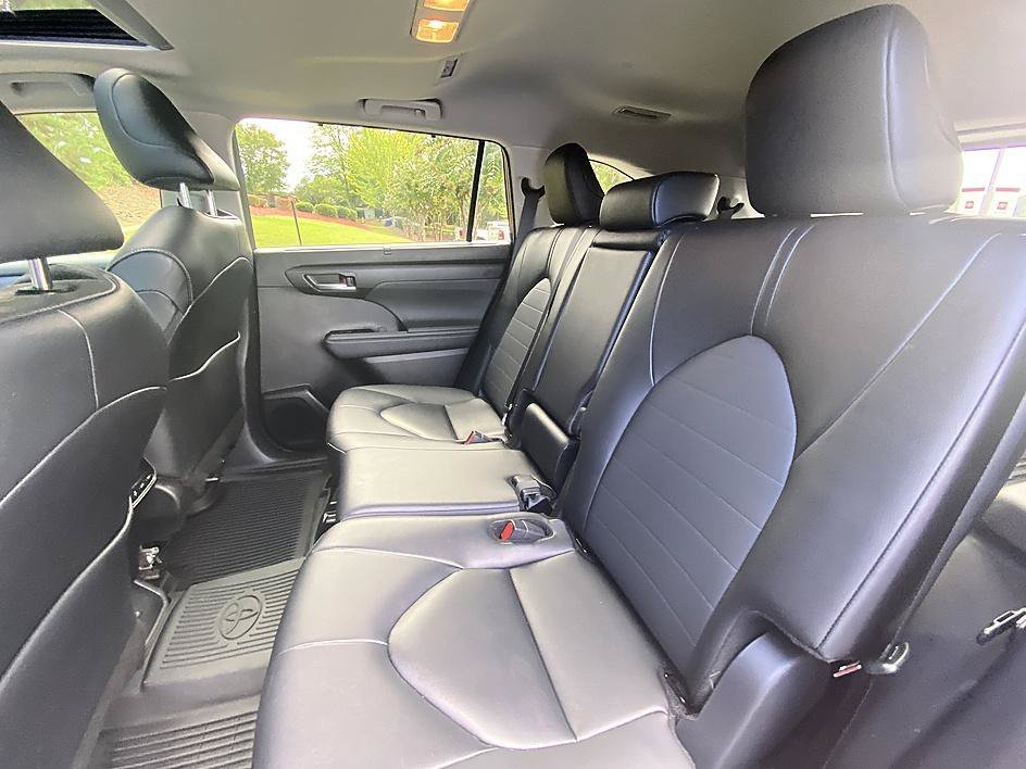 Used 2025 Ruby Flare Pearl Toyota XLE image 14
