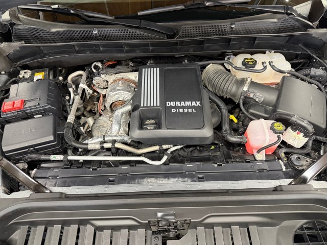Used 2025 Sterling Metallic GMC AT4 image 11
