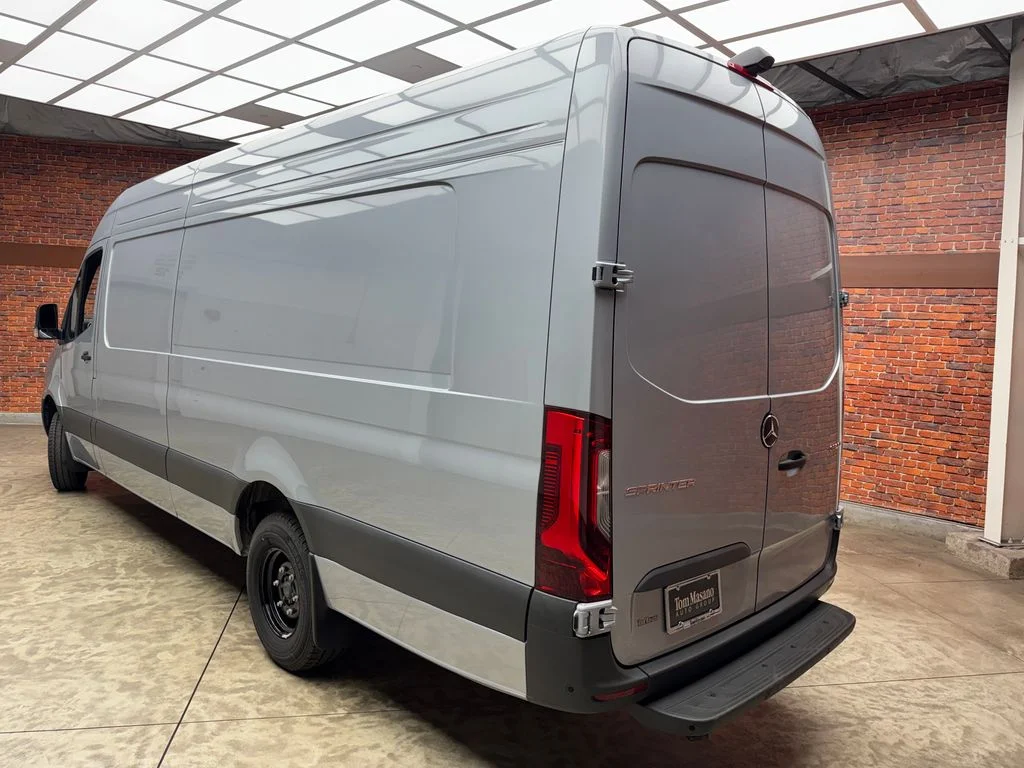 Used 2025 Silver Mercedes-Benz Cargo 170 WB image 3