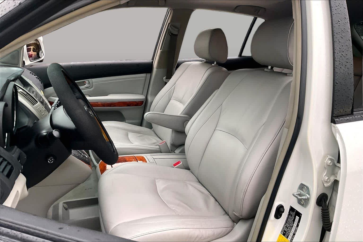 Used 2008 Crystal White Lexus  image 7