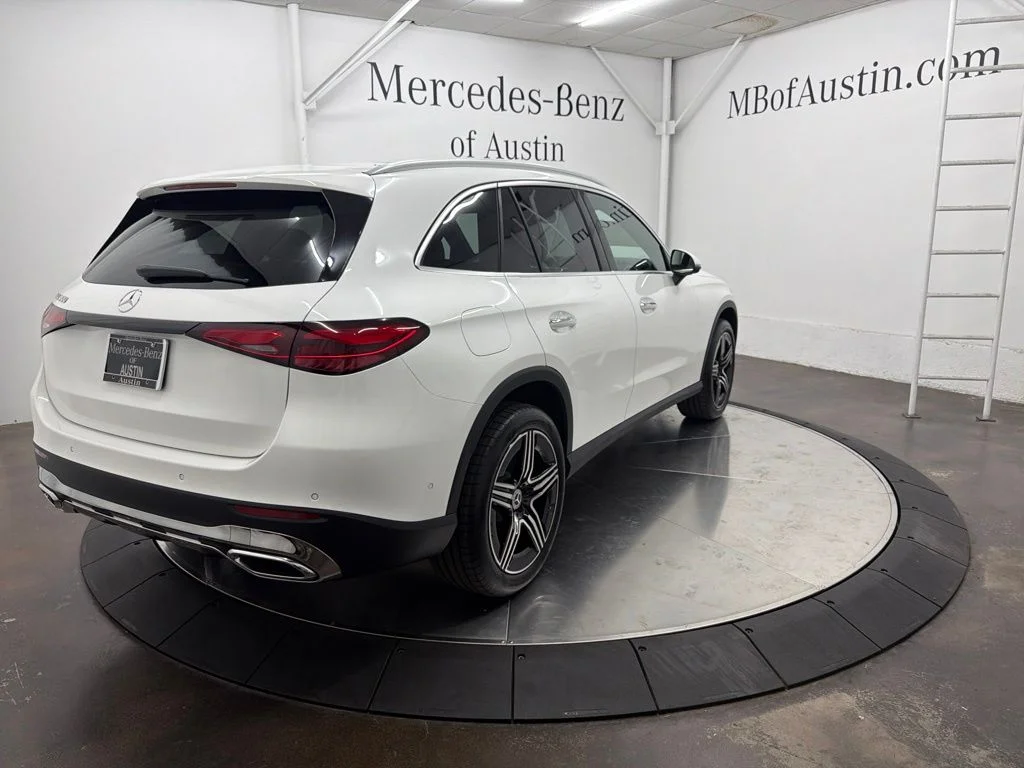 New 2027 White Mercedes-Benz GLC 300 image 7