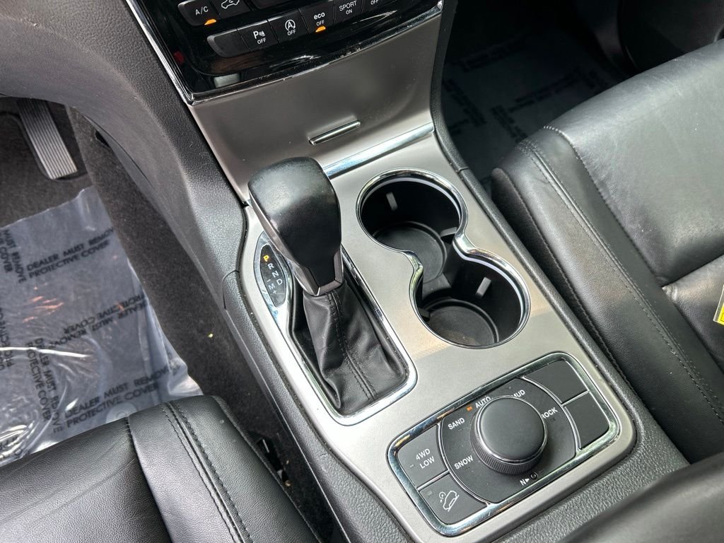 Used 2022 White Jeep Limited image 18