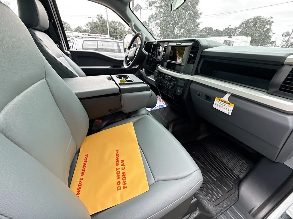 New 2026 Oxford White Ford XL image 25