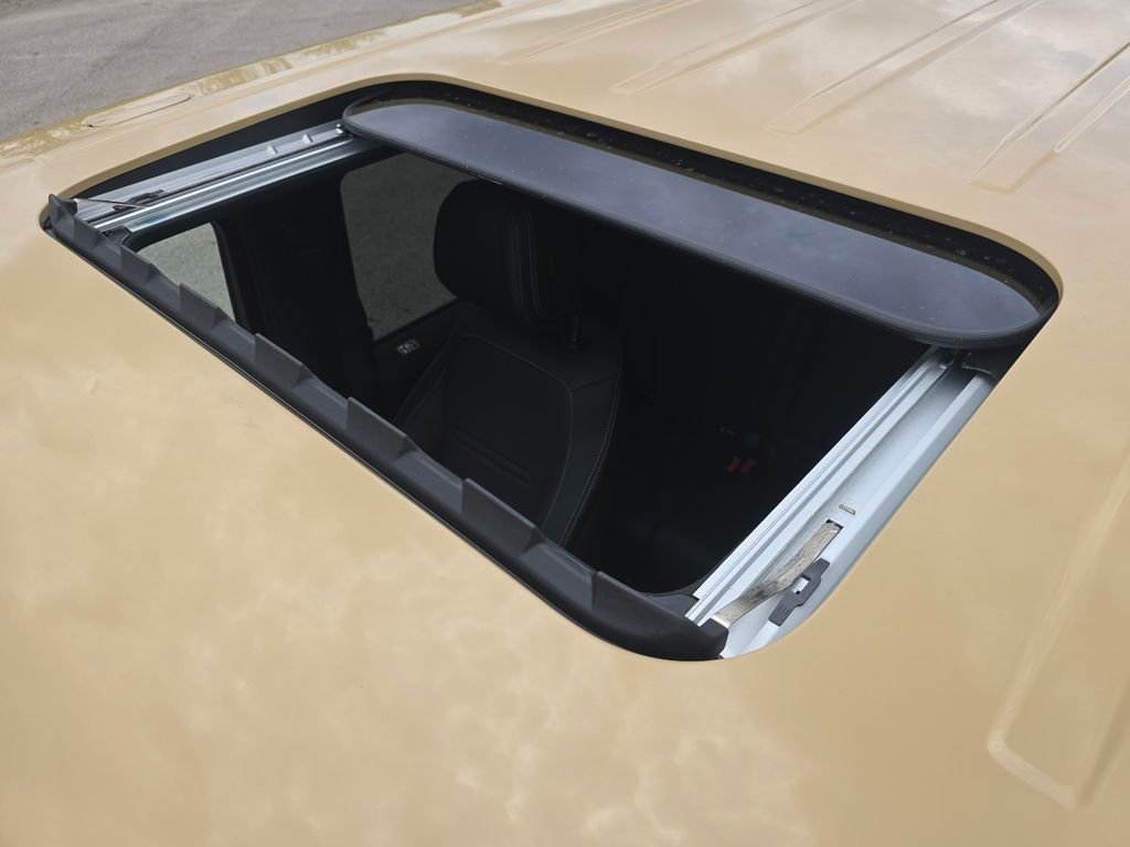 New 2026 MANUFAKTUR Desert Sand non-metallic Mercedes-Benz G 550 image 42
