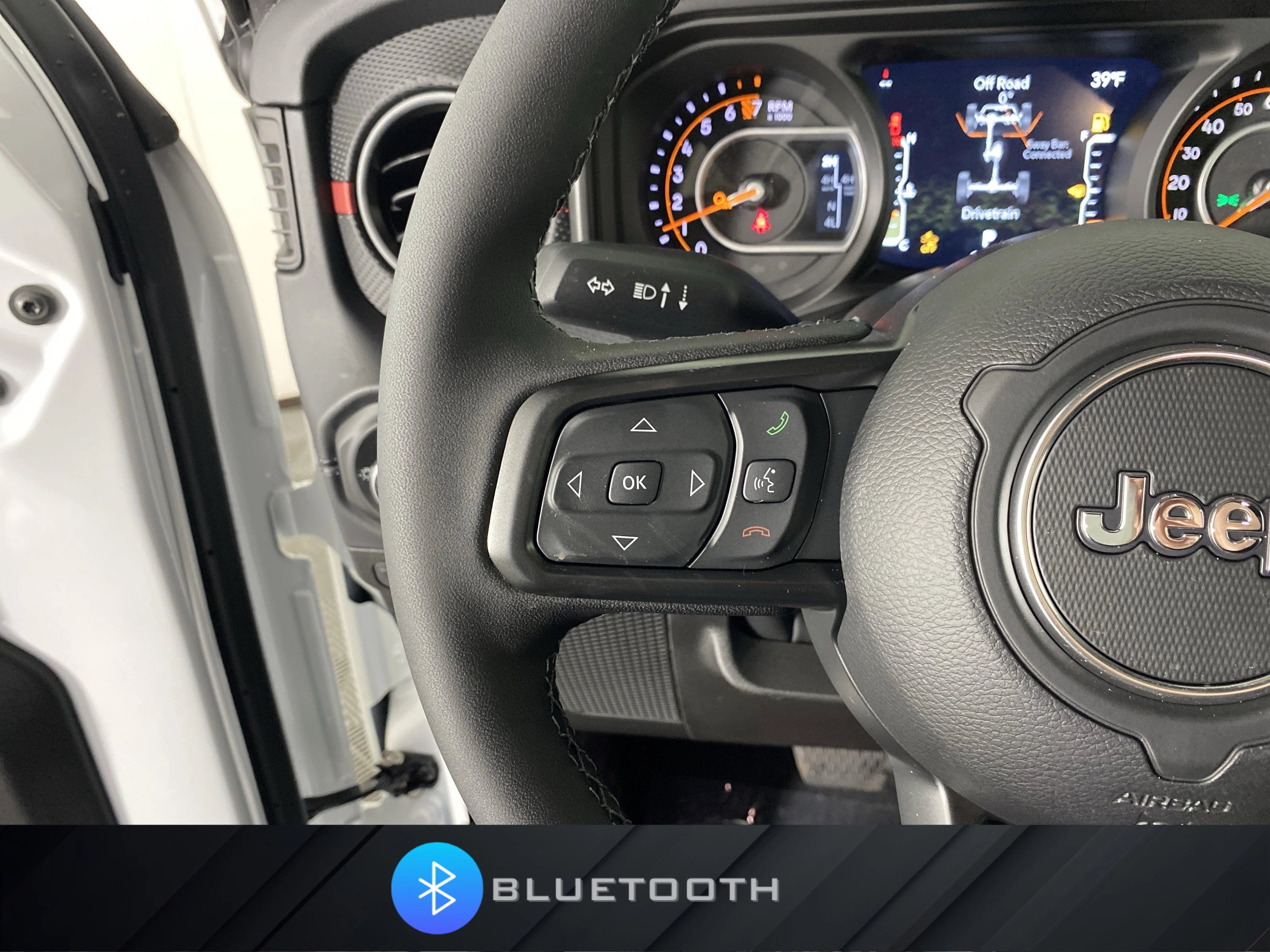 New 2026 Bright White Clear-Coat Exterior Paint Jeep Rubicon X image 20