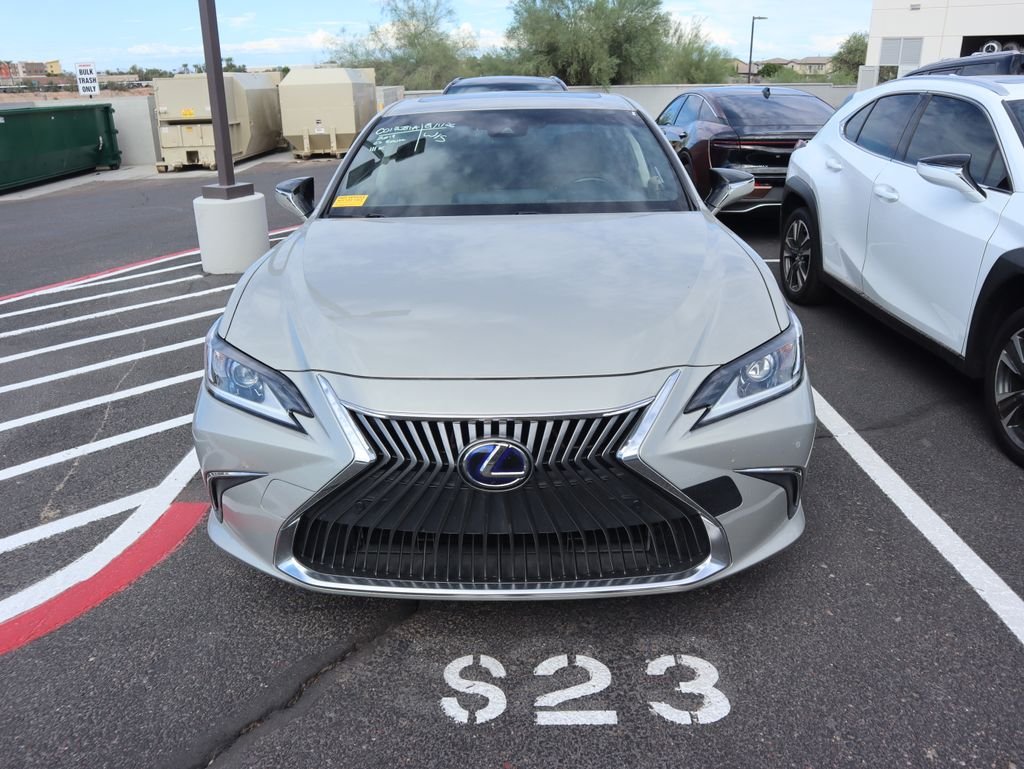 Used 2019 Beige Metallic Lexus 300h image 3