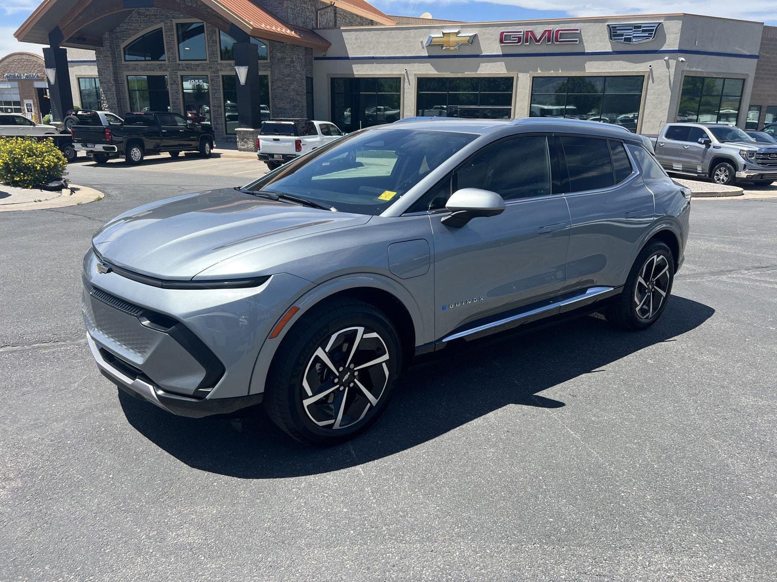 2025 Chevrolet Equinox EV 2LT eAWD's photo