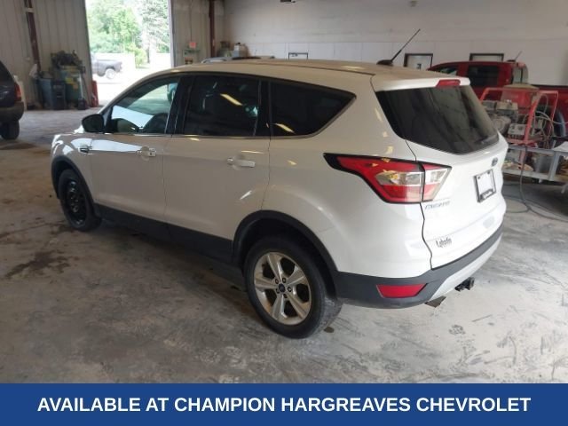 Used 2017 Oxford White Ford SE image 3