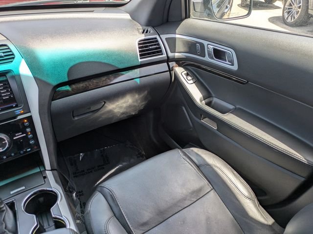 Used 2015  Ford Limited image 17