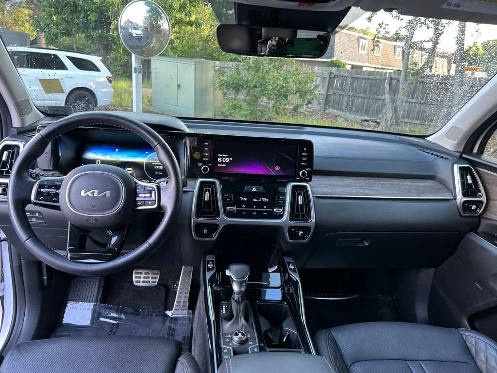 Used 2023 White Kia X-Line SX Prestige image 23