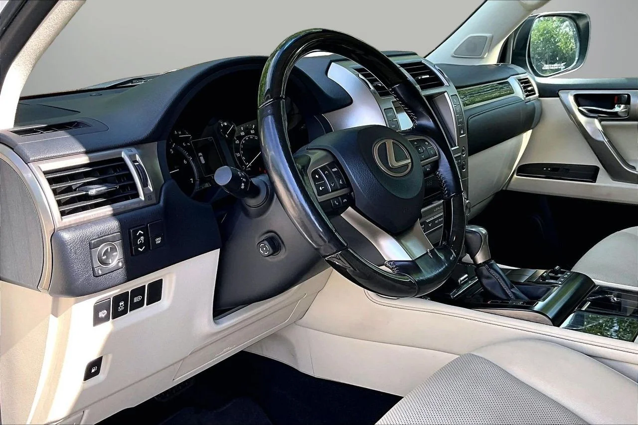 Used 2020  Lexus 460 image 20