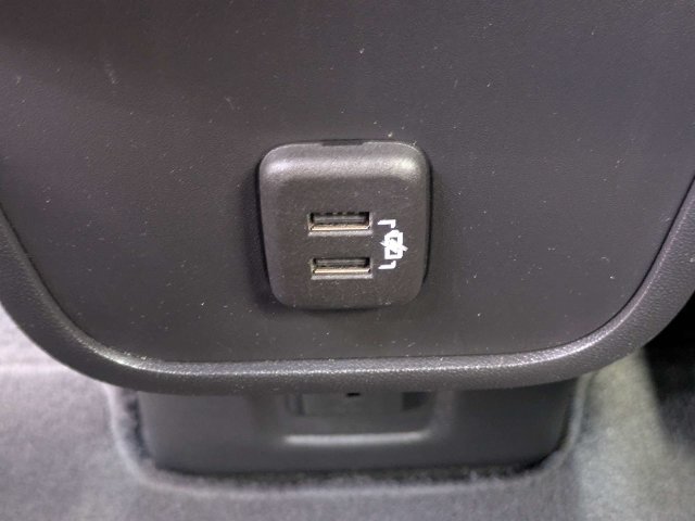 Used 2022 Pearl Chevrolet Premier image 15