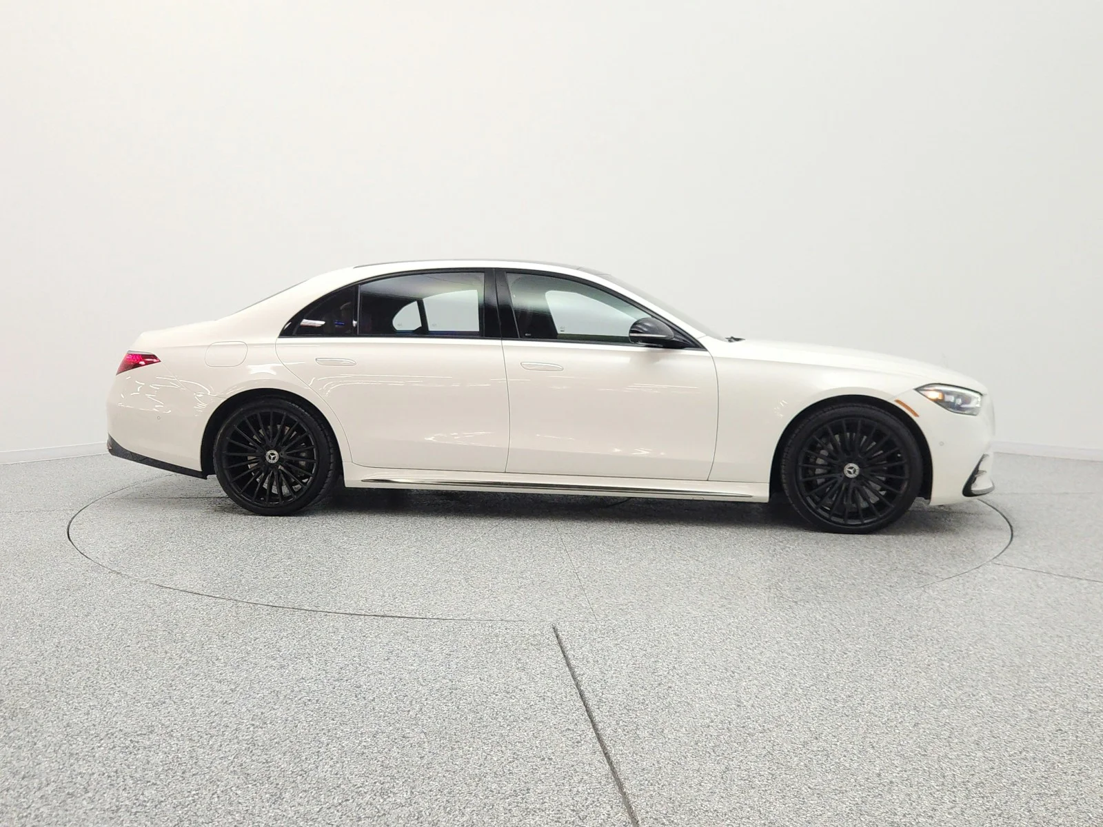 Certified Used 2023 MANUFAKTUR Diamond White Mercedes-Benz S 580 4MATIC® Sedan image 4