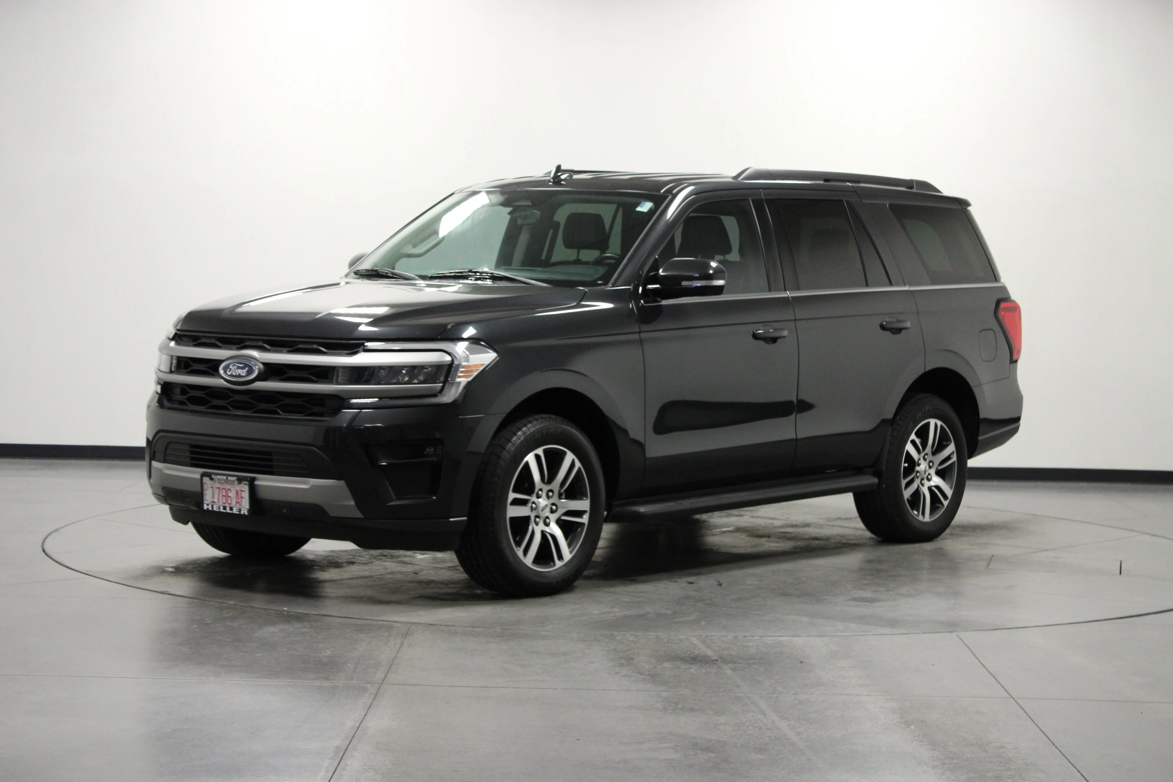 Used 2024 Gray Metallic Ford XLT image 8
