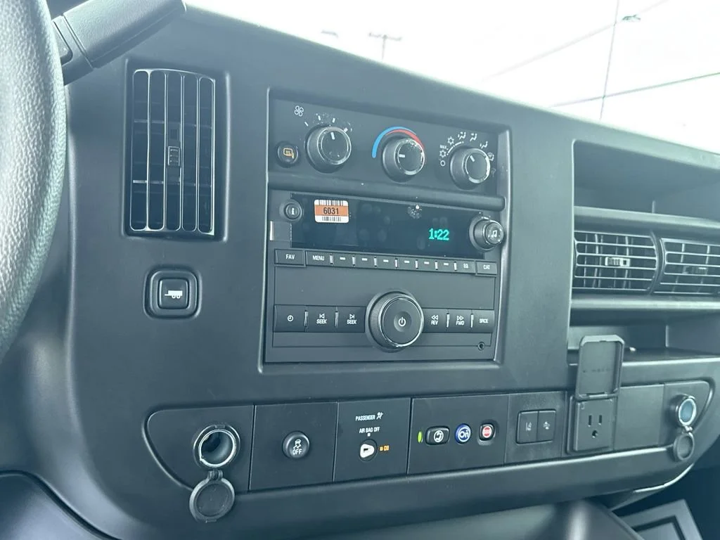 New 2025 Summit White GMC Work Van image 22