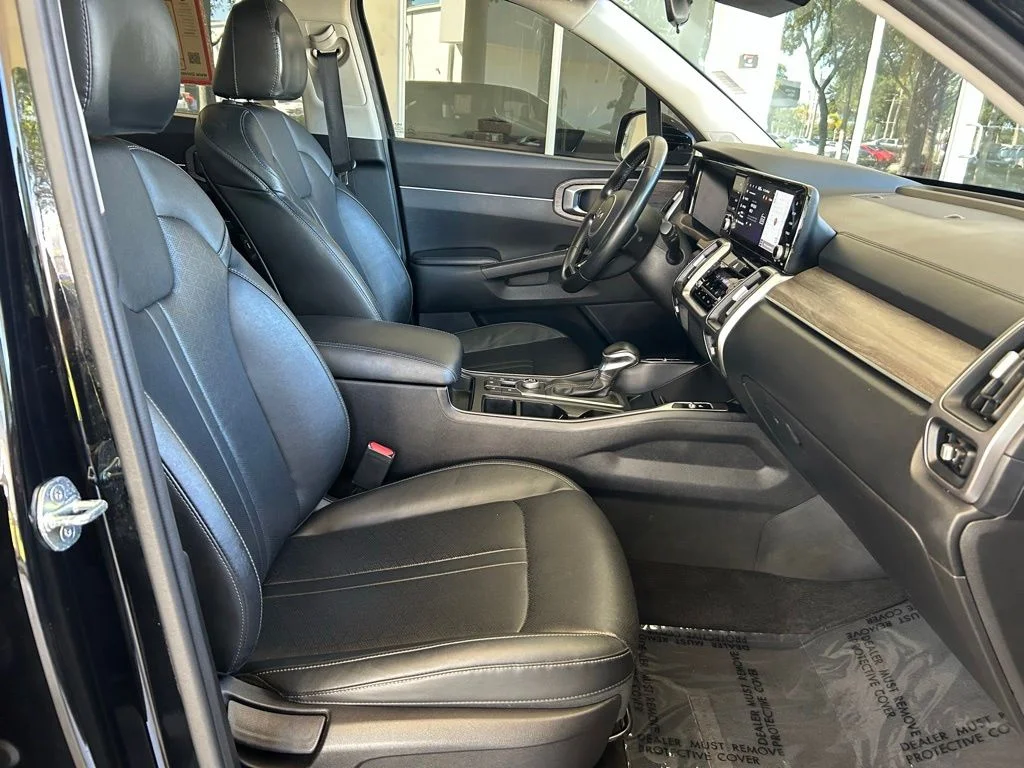 Used 2022 Black Kia EX image 22