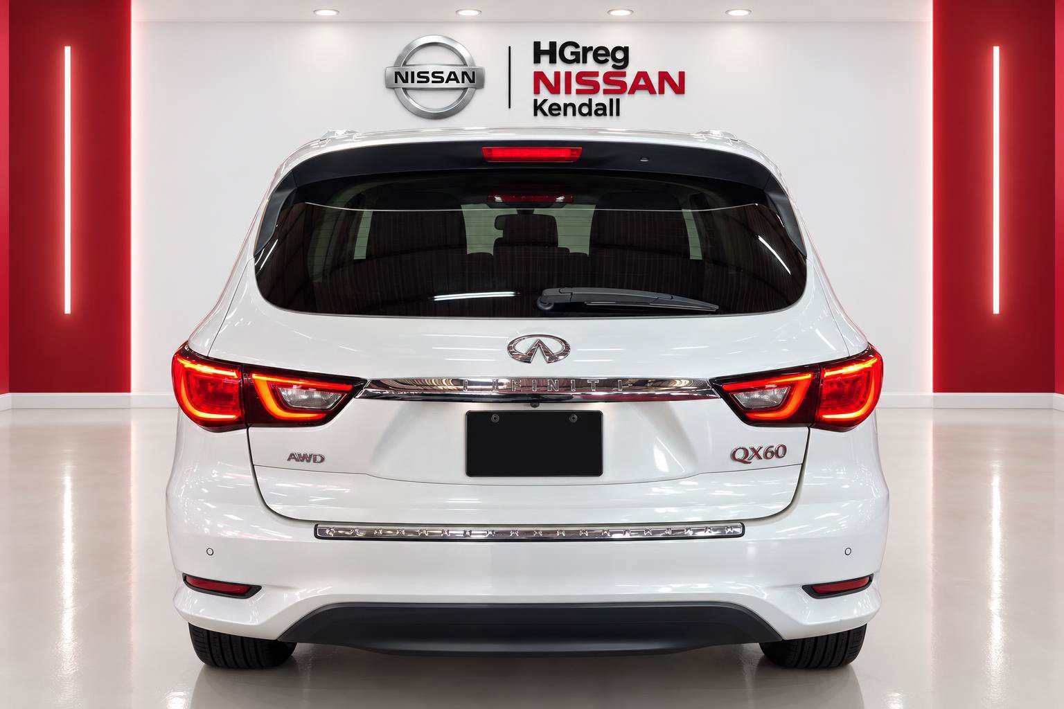 Used 2020 White INFINITI LUXE image 5