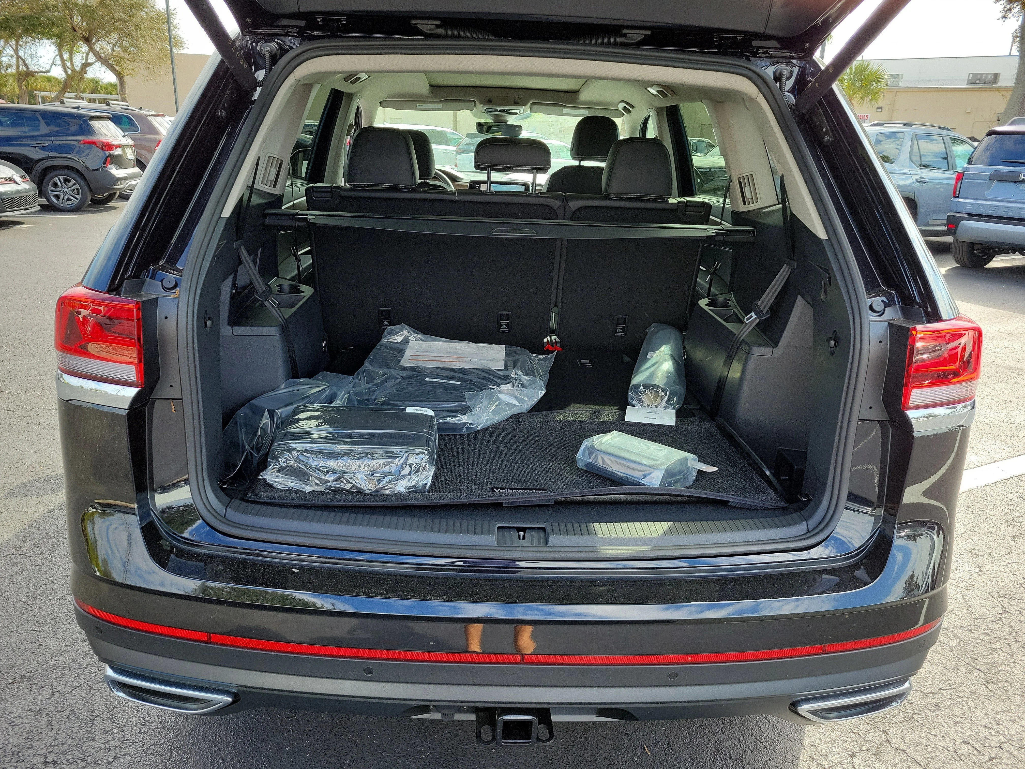 New 2026 Black Volkswagen SE w/Technology image 13