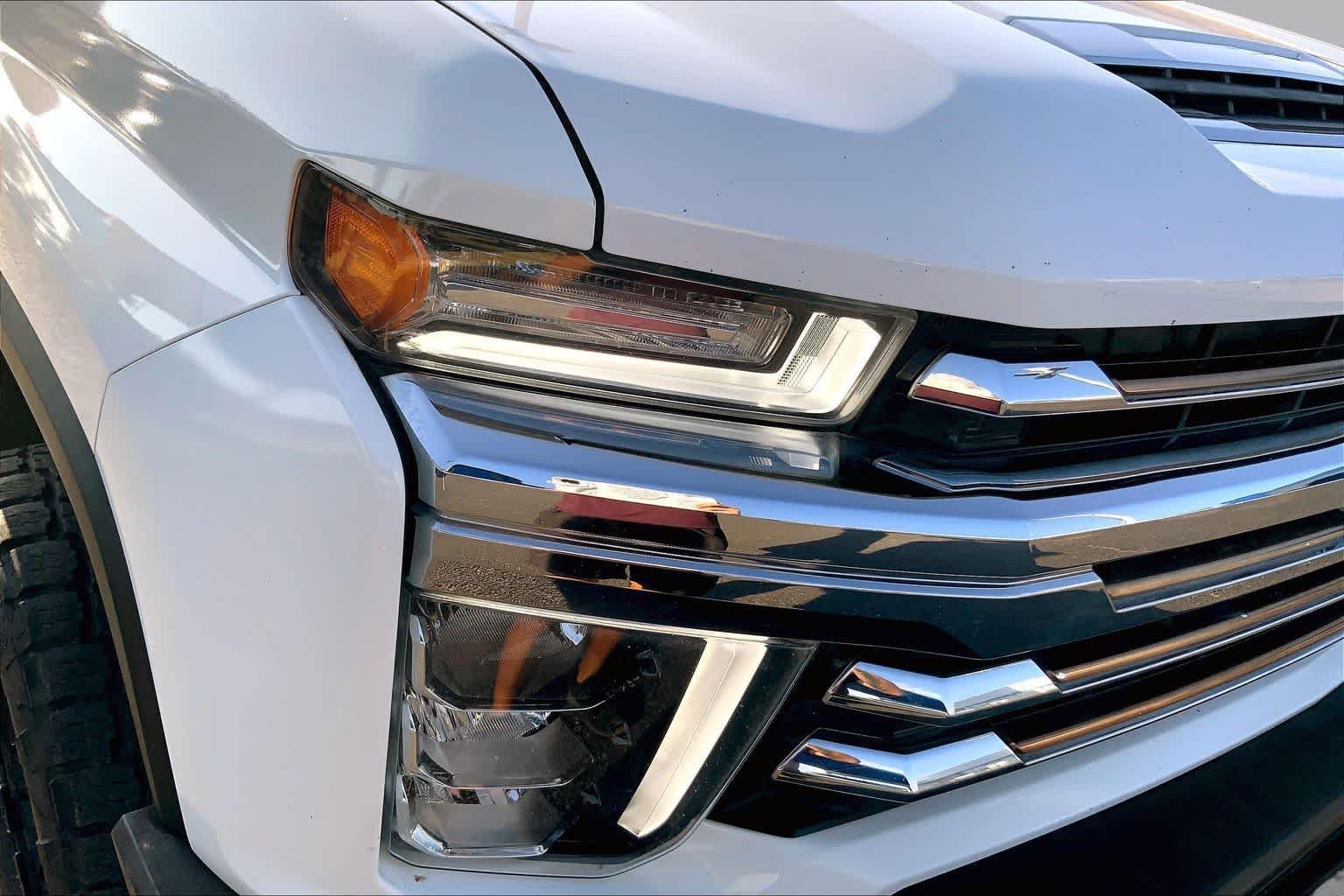 Used 2021 Summit White Chevrolet High Country image 27