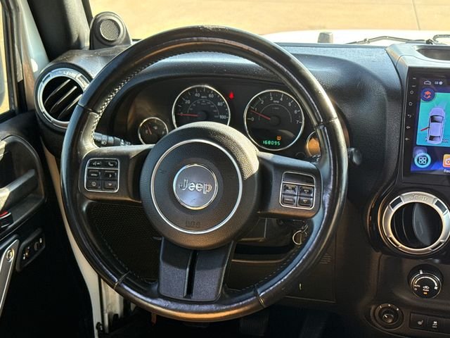 Used 2012 White Jeep Unlimited Rubicon image 14