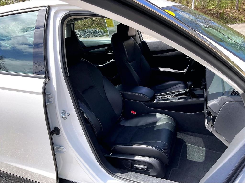 Used 2025 White Honda Touring image 11
