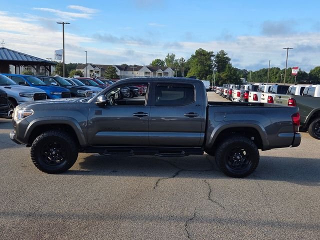 Used 2022 Gray Toyota SR5 image 4