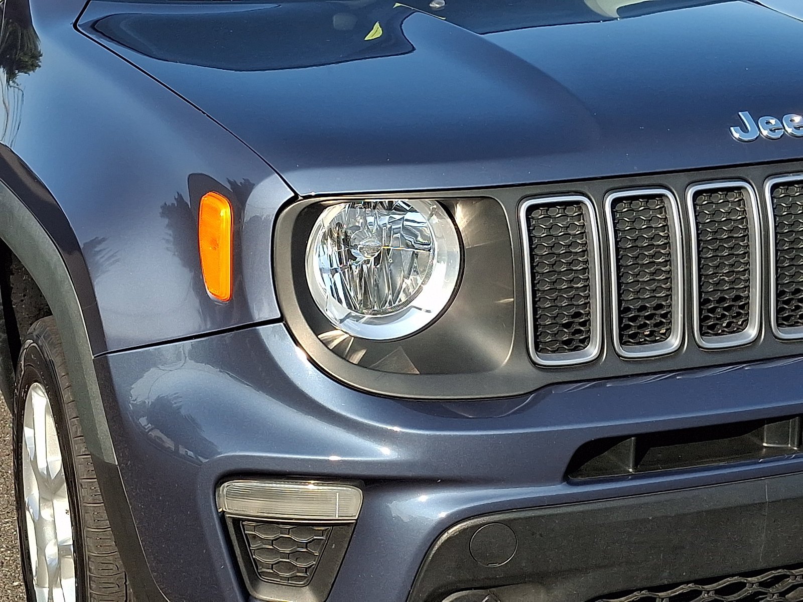 Used 2023 Slate Blue Pearlcoat Jeep Latitude image 8