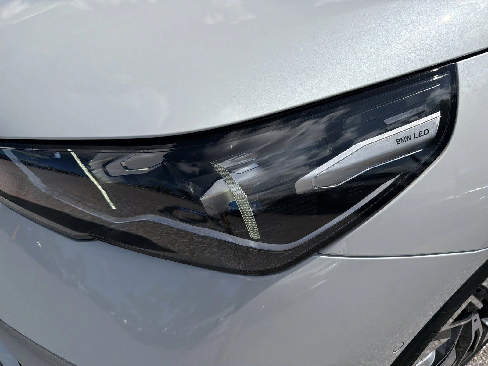 New 2027 Mineral White Metallic BMW 530i image 9