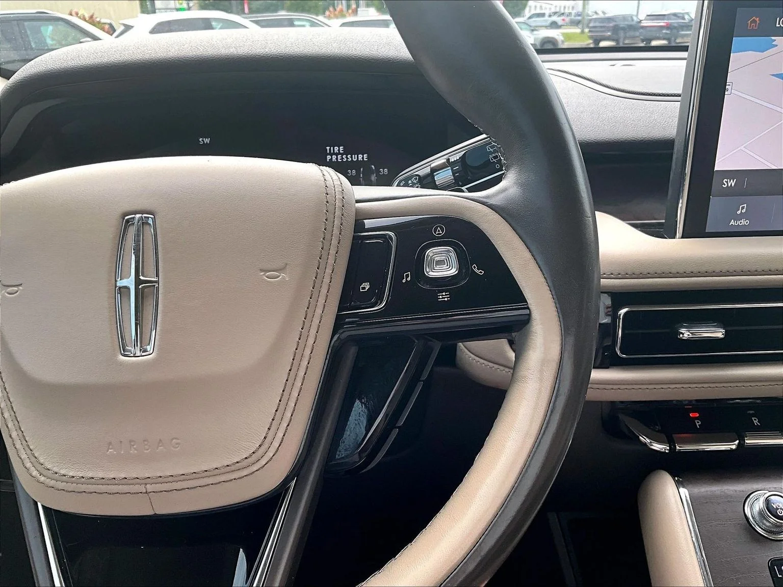 Used 2020 Beige Lincoln Reserve image 18