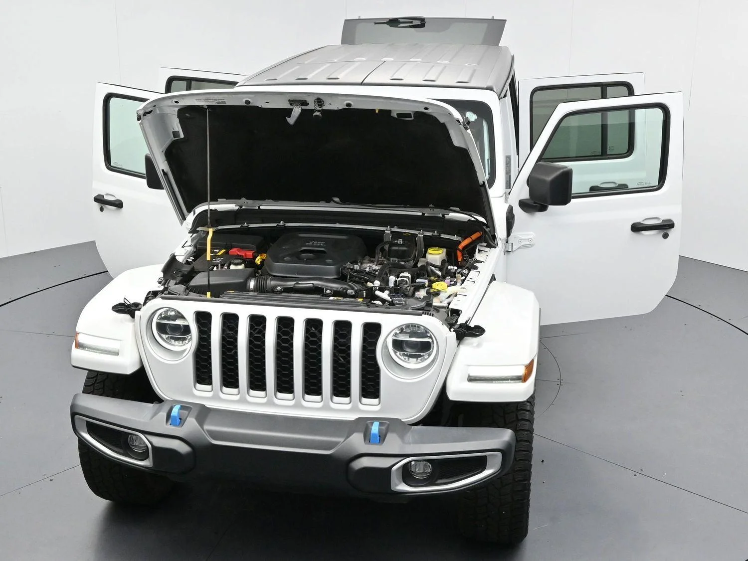 Used 2022 Bright White Clearcoat Jeep Unlimited Sahara image 45
